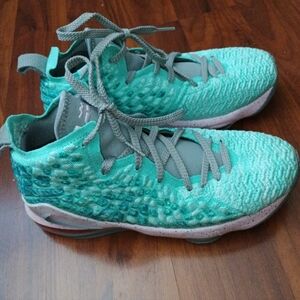LeBron XVll (GS) Basketball Shoes Size 7Y